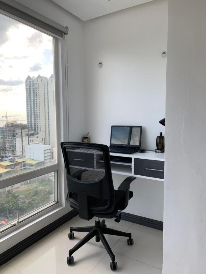 1 Bedroom With Balcony, Fully Furnished Overlooking Manila Bay At Birch Tower, Malate, Manila Bagian luar foto